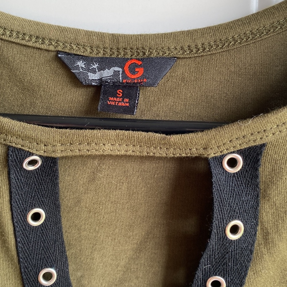 Guess crop top - Picture 2 of 3